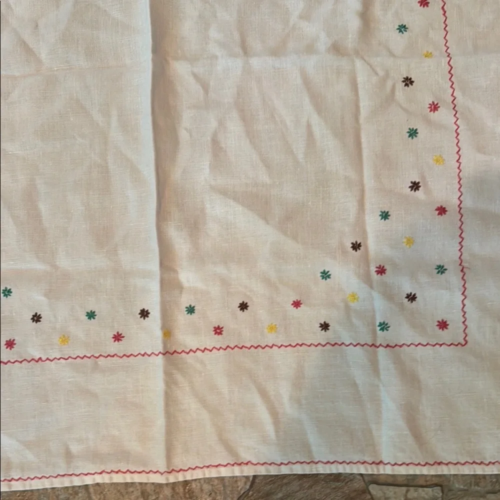 Tablecloth Vintage Embroidered Small White Tablecloth with Colorful Accents